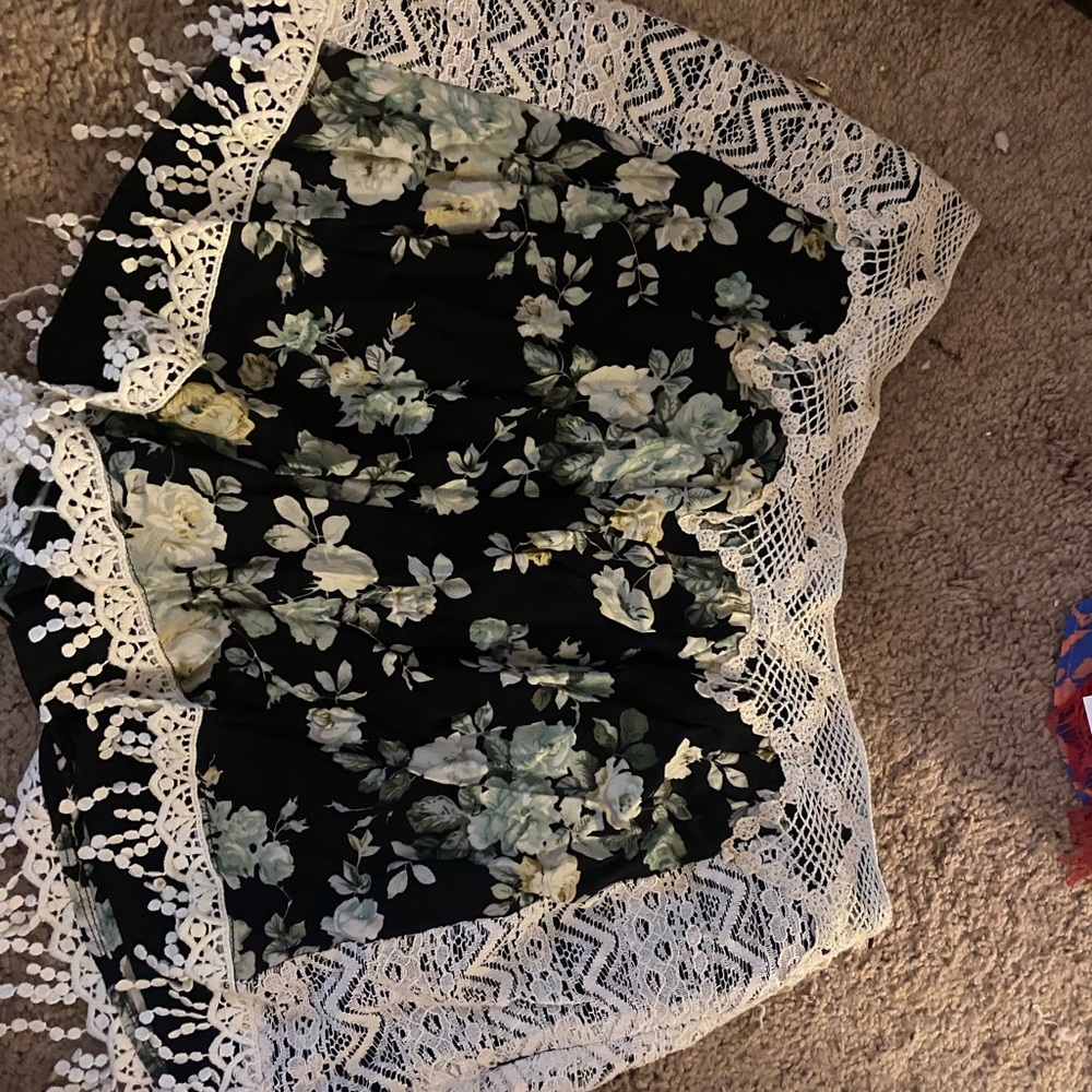 Floral black shorts - boutique